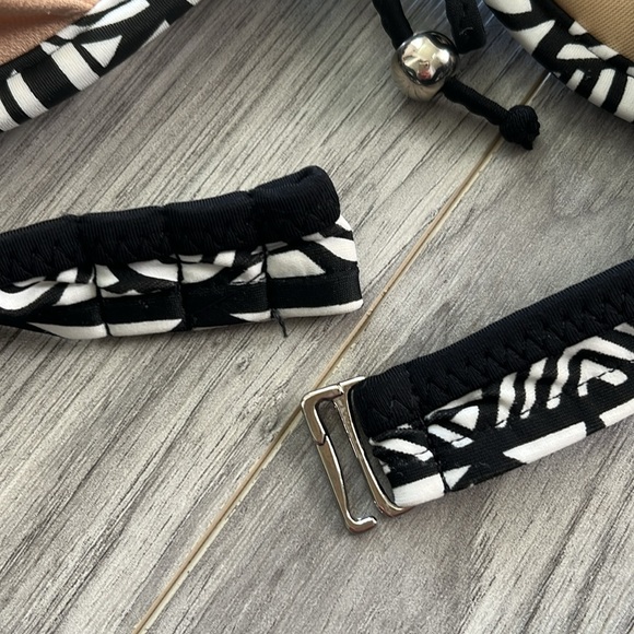 Black and White Patterned Bikini - Picture 4 of 10